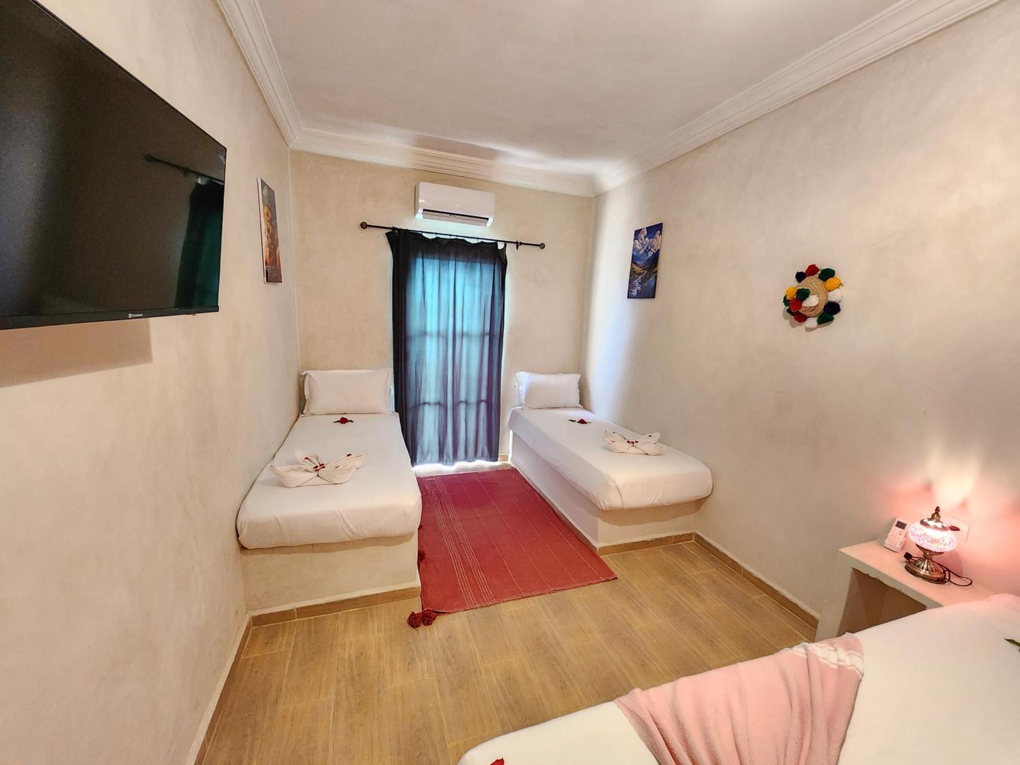 Bed and Breakfast Les Jardins D Amizmiz 6 Piscines Wawizelte Экстерьер фото