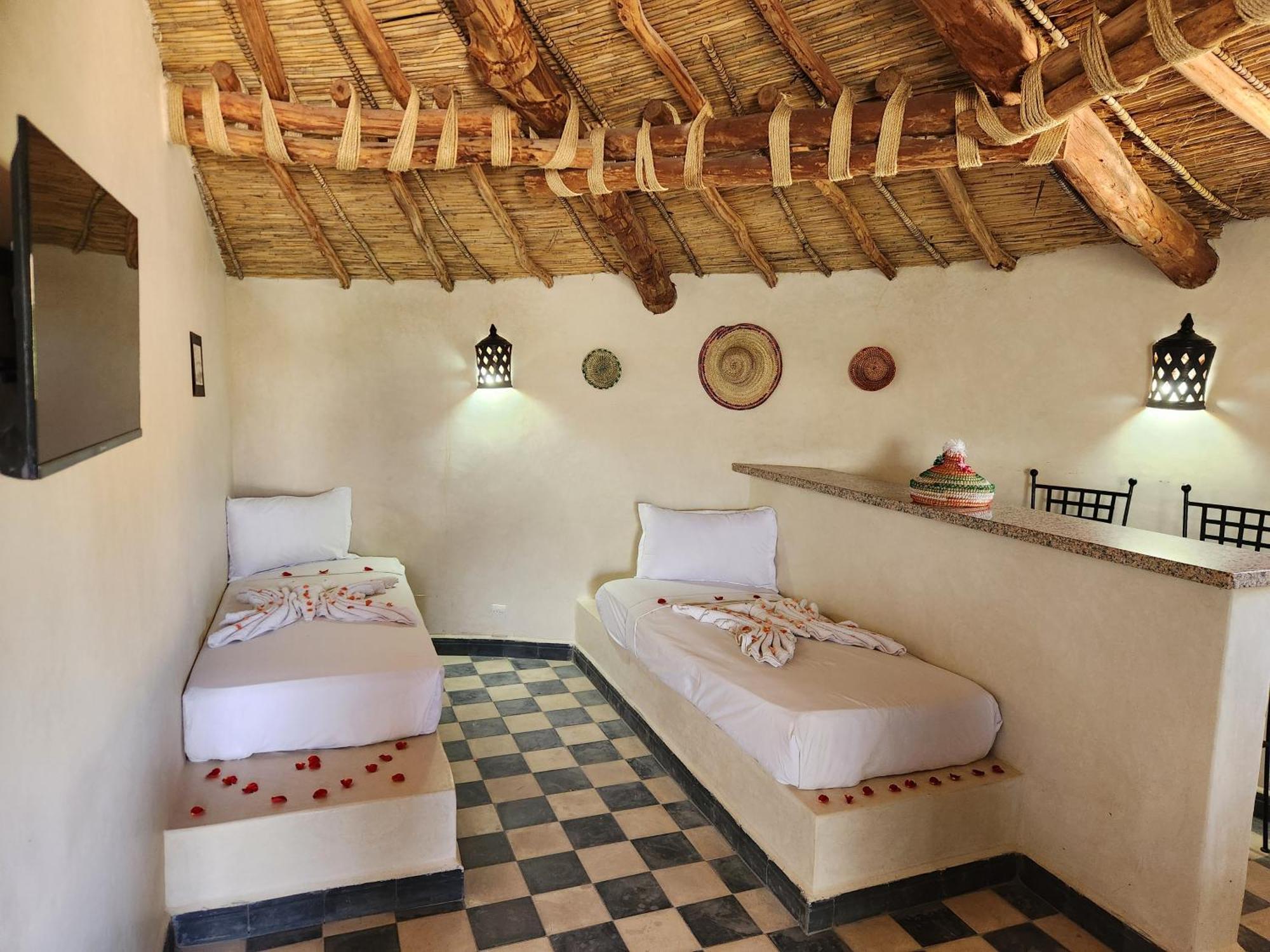 Bed and Breakfast Les Jardins D Amizmiz 6 Piscines Wawizelte Экстерьер фото